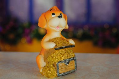 oyuncak köpek Noel ağacı arka plan üzerinde 