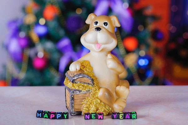 oyuncak köpek Noel süsleri yazıt ile arka plan üzerinde