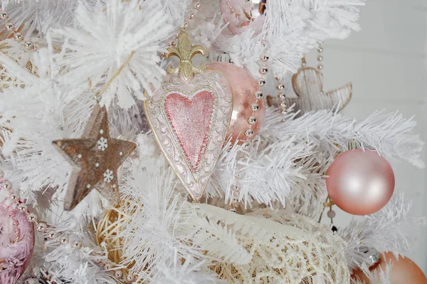 Hermoso Árbol Navidad Blanco Con Juguetes Primer Plano — Foto de Stock