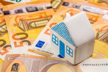Emlak iş yatırım yeni 50 Euro ile bir adam olarak