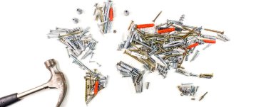 Vidalar ve bağlantı elemanları çekiçle yapılmış Dünya Haritası