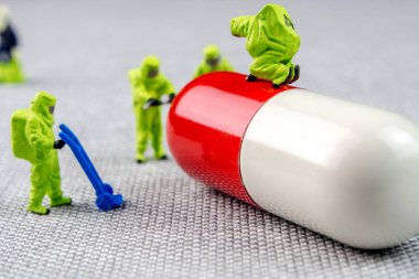 Tehlikeli hastalıklara karşı hazırlanmış yeni deneysel hapların derin incelemesi