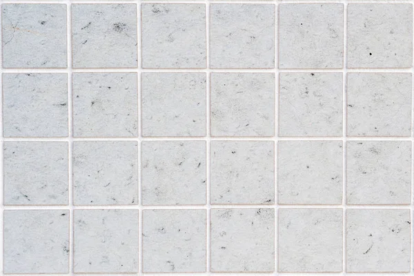 Грязная белая плитка стены бетона с 24 квадратами в прямоугольной форме — стоковое фото