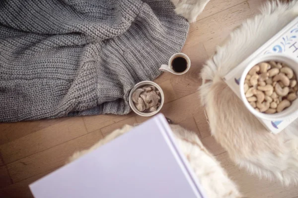 Acogedor concepto de casa, estilo hygge danés y su arte de la vida feliz —  Fotos de Stock