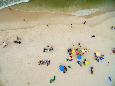 Şemsiye en iyi görünümü Copacabana Plajı, Rio de Janeiro, Brezilya
