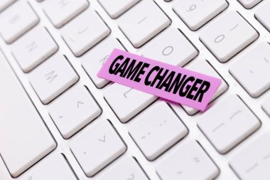 klavye ve pembe sticker