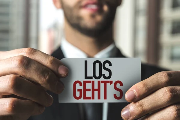 Geschäftsmann hält Papier mit Schild — Stockfoto