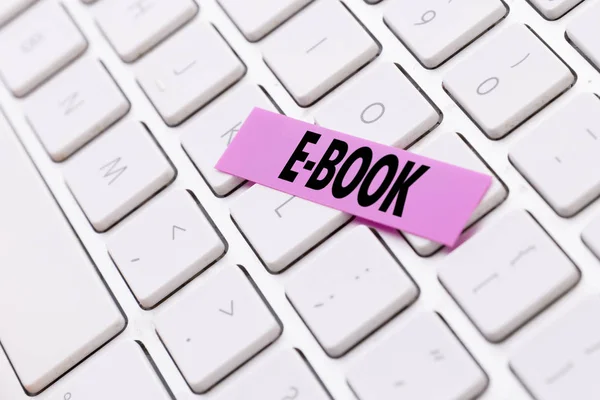 Keyboard and pink sticker — Stock Photo, Image