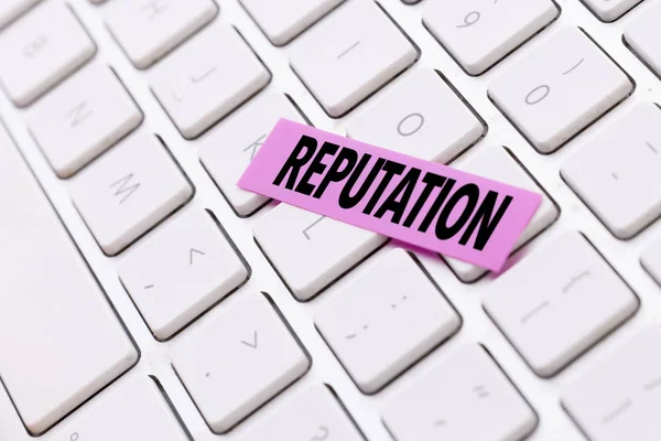 Keyboard and pink sticker — Stock Photo, Image