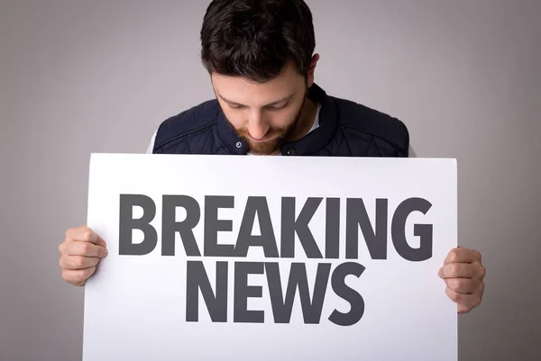 Papier met teken Breaking News — Stockfoto