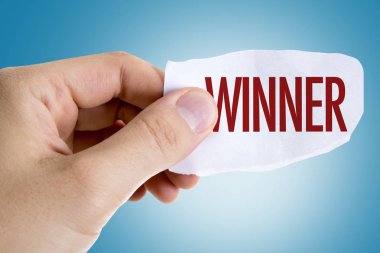 el işareti ile kağıt tutarak