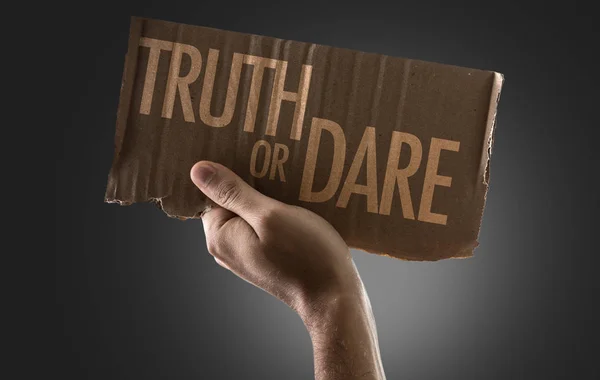 Cardboard with sign truth or dare — Stock Photo, Image