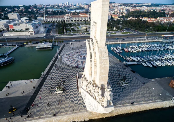 Veduta aerea del monumento alle scoperte, quartiere Belem, Lisbona, Portogallo — Foto Stock