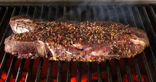 Kısa kaburga ızgarada pişirme