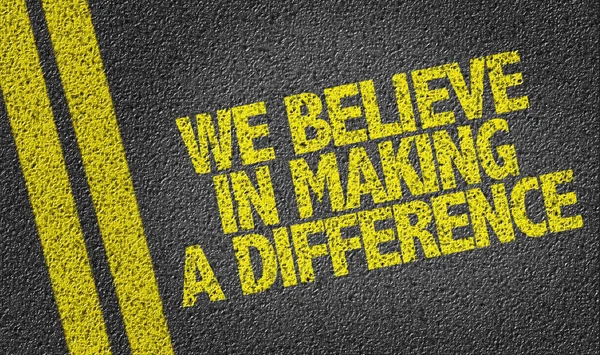 Señal de que creemos en hacer la diferencia — Foto de Stock
