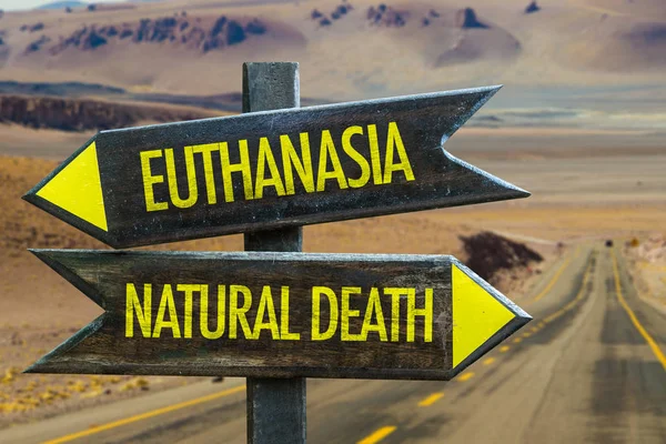 Эвтаназия против естественной смерти — стоковое фото