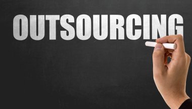 Kara tahta üzerinde işareti dış kaynak kullanımı