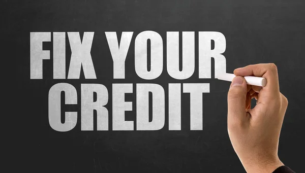 Teken repareren uw krediet op schoolbord — Stockfoto