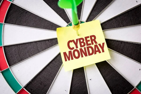 Darts-Ziel mit Aufschrift Cyber Monday — Stockfoto