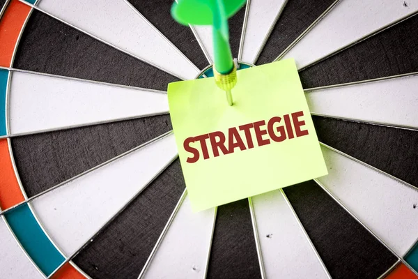 Dart hedef yazıt strategie ile — Stok fotoğraf