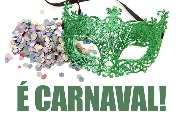 Mask och konfetti med tecken carnaval — Stockfoto