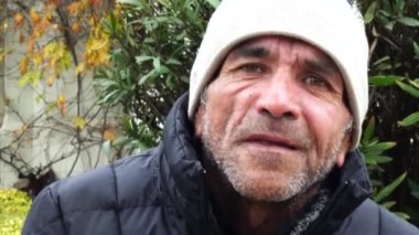 Şili bir üst düzey adam açık havada closeup portresi