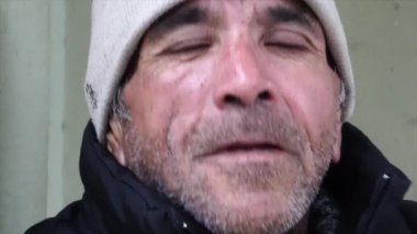 Şili bir üst düzey adam açık havada closeup portresi