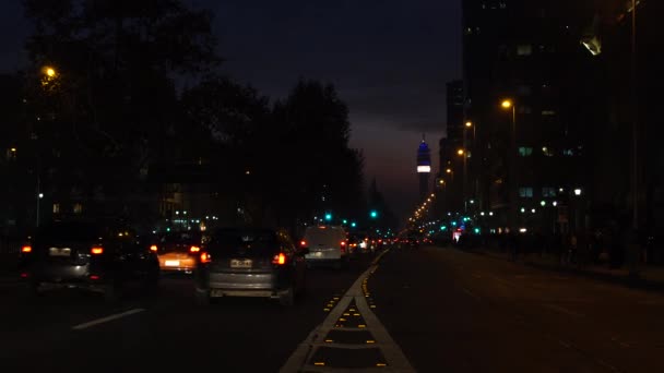 Ла-Аламеда, является главной улицей Сантьяго, Чили — стоковое видео