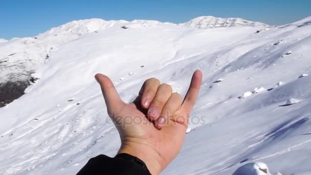 양성 산 정상을 표현 하는 손 — 비디오