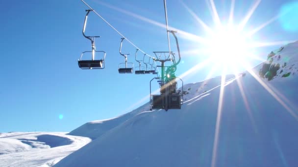 Linbaneanläggningar skidliftarna i Farellones vinter Mountain Ski Resort i Chile — Stockvideo