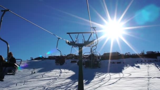 智利的 Farellones 冬天山滑雪场索道滑雪升降机 — 图库视频影像