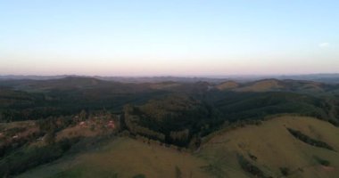 Havadan görünümü kırsal manzara dağlar