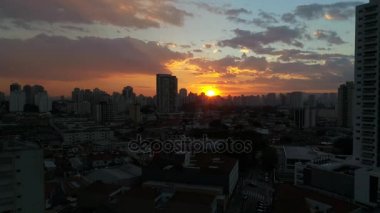Sao Paulo şehir üzerinden günbatımı