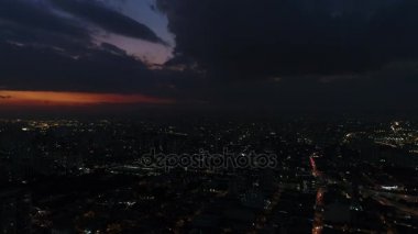 Sao Paulo şehir üzerinden günbatımı