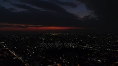 Sao Paulo şehir üzerinden günbatımı