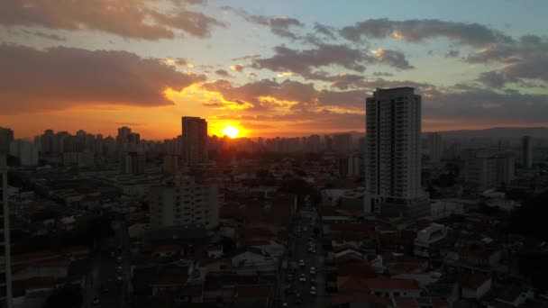 Zonsondergang over de stad van Sao Paulo — Stockvideo