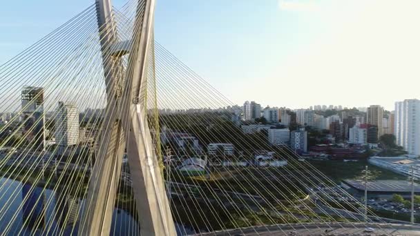 Zonsondergang op de Estaiada brug in Sao Paulo, Brazilië — Stockvideo