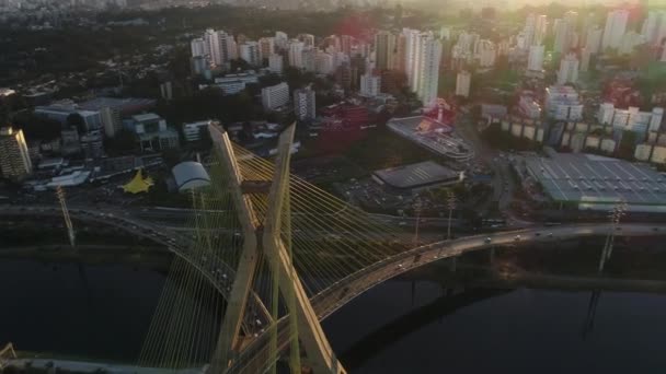 Flygfoto över Estaiada Bridge i Sao Paulo, Brasilien — Stockvideo