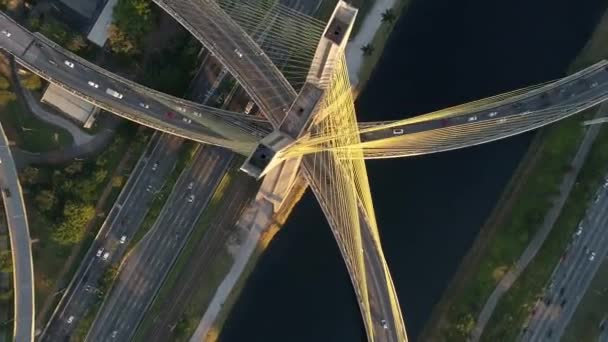 Вид зверху Estaiada мосту в Сан-Паулу, Бразилія — стокове відео