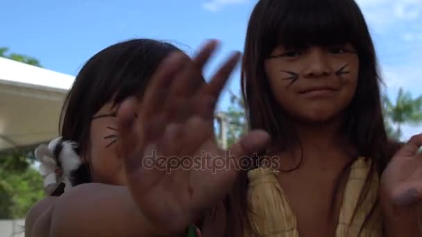 Jeunes filles brésiliennes autochtones — Video