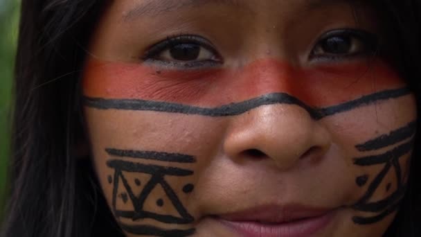 Vértes arcát natív brazil nő egy bennszülött törzs az Amazonas