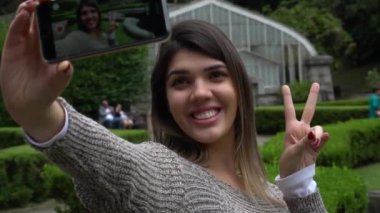 Bir selfie Jardim Botanico - Botanik Bahçesi - Sao Paulo, Brezilya için çekici kadın