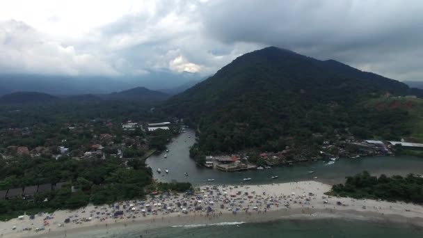 Veduta aerea della spiaggia di Barra do Una, San Paolo, Brasile — Video Stock