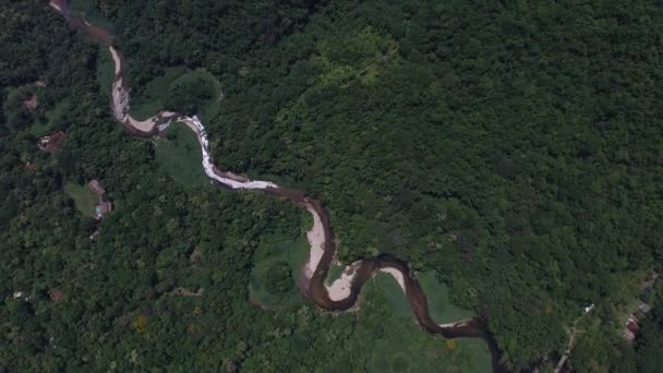 Vista superior del río en la selva tropical, América Latina — Vídeo de stock