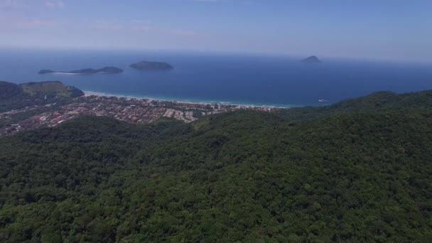 A légi felvétel a Juquehy strand, Sao Sebastiao, Sao Paulo, Brazília — Stock videók