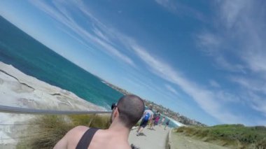Adam bir selfie alarak Manly Beach, Sydney, Avustralya