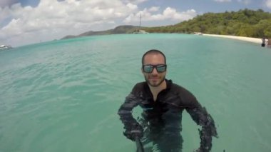 Adam bir selfie alarak Whitsundays, Queensland, Avustralya