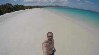 Adam bir selfie alarak Whitsundays, Queensland, Avustralya
