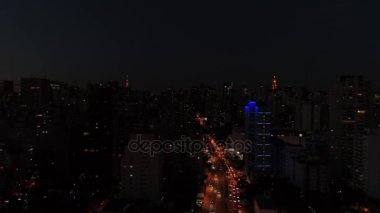 Sao Paulo Brezilya bir gün batımı zamanında üzerinde uçan