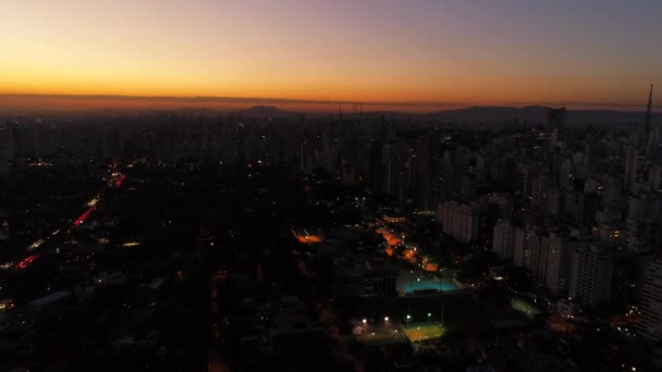 Soumraku oblohy v město Sao Paulo, Brazílie — Stock video